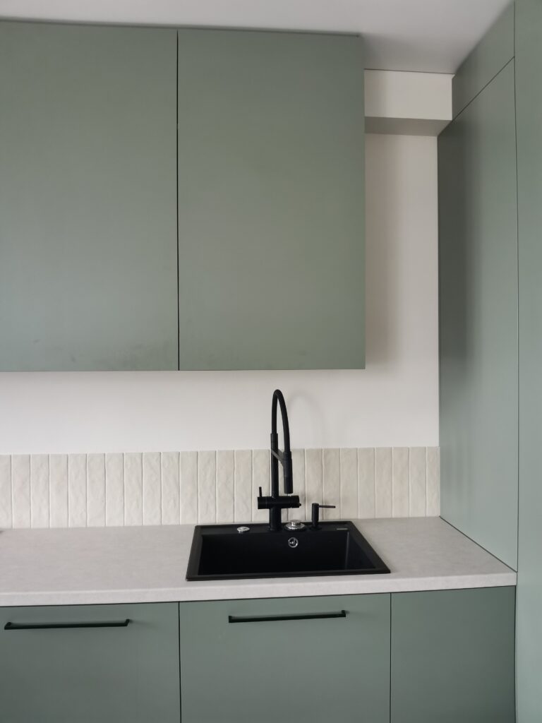 накатка в однотоне, декоративная штукатурка на кухне, нанесение декоративной штукатурки в минске