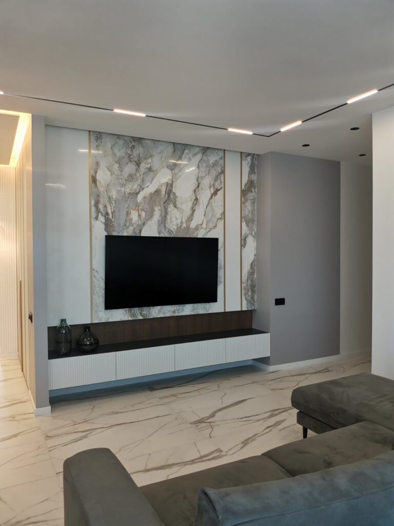 Акцентная стена: имитация мрамора из декоративной штукатурки