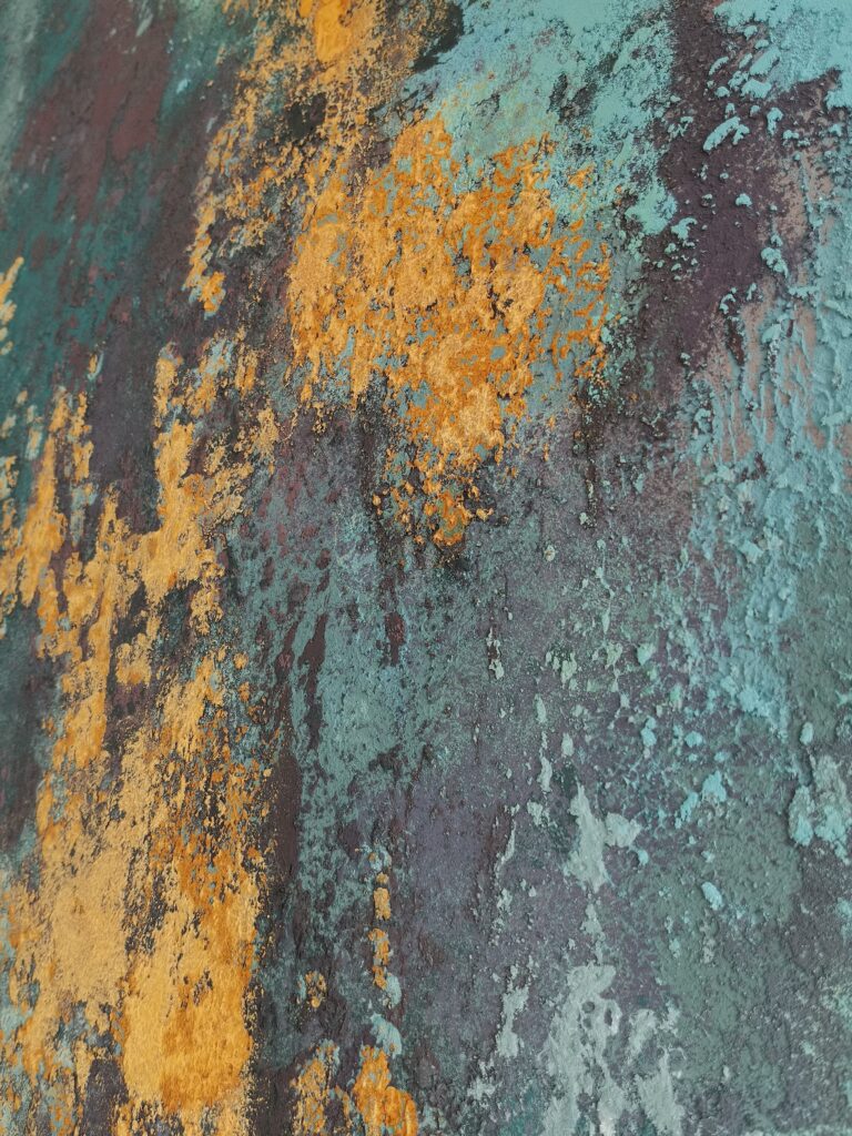 акцентная стена, имитация ржавчины, декоративная штукатурка