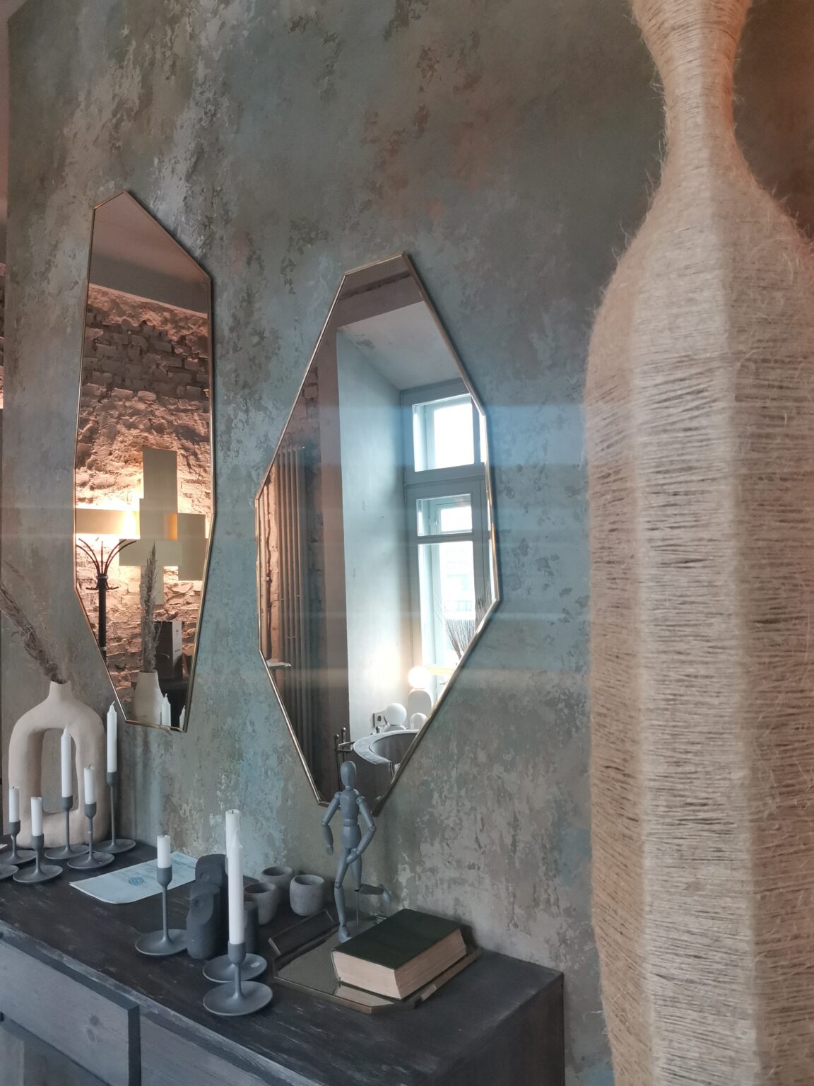 Акцентная стена в ресторане "Имена", Минск